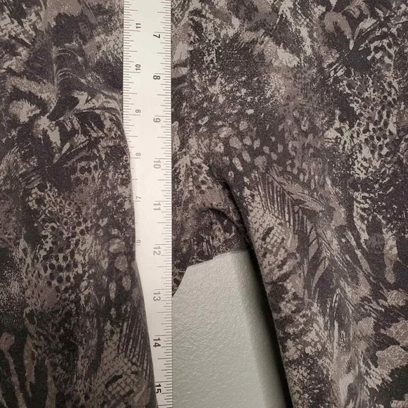 Style & Co Sport Women's‎ Size L Workout Capris Gray Animal Print Gym Leggings - Picture 6 of 7